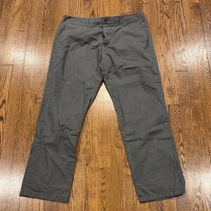 Gap Men's lived in straight Gray khaki Pants size 36/32